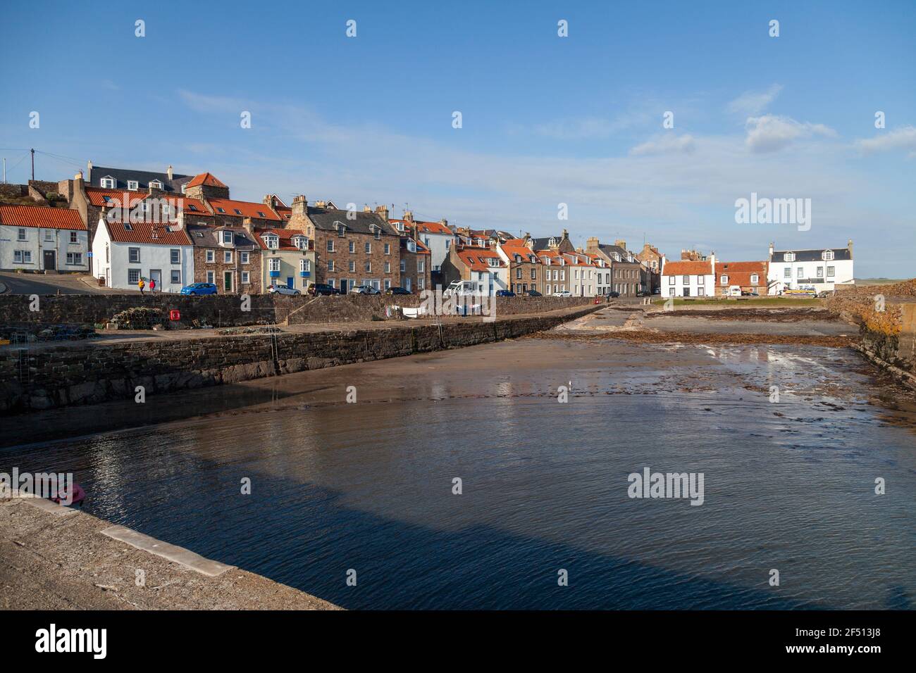 Häuser am Hafen in Cellerdike, Fife, Schottland Stockfoto