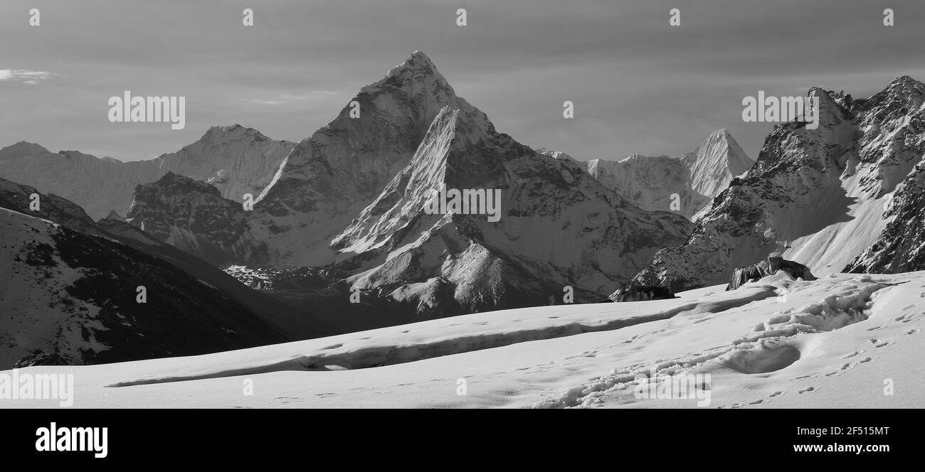 Majestätischer Berg Ama Dablam von Dzongla aus gesehen. Stockfoto