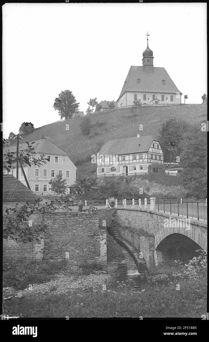 Oberneuschönberg. Kirche und Brücke Stockfoto