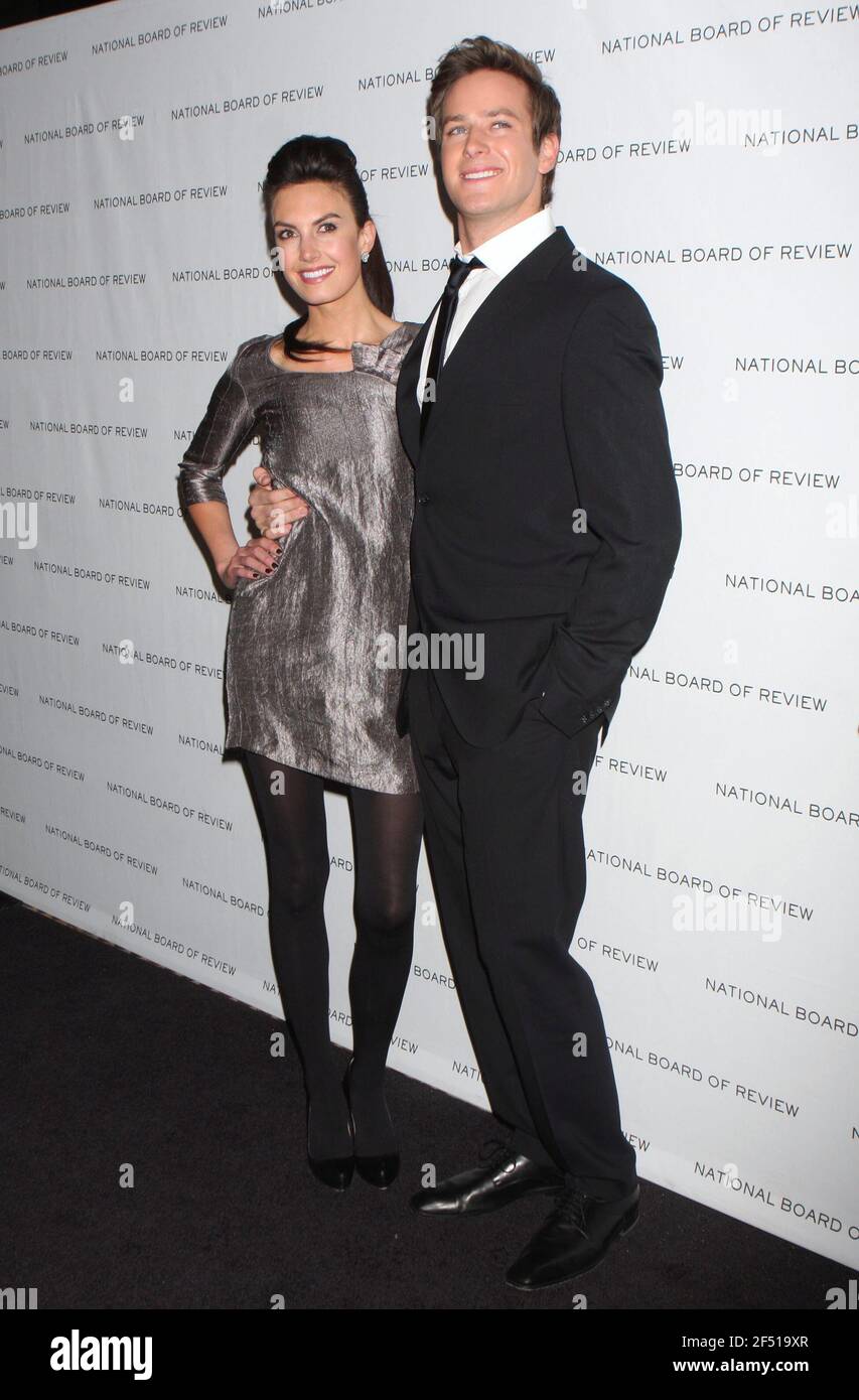 Armie Hammer und Frau Elizabeth Chambers nehmen am 11. Januar 2011 an der jährlichen Gala des National Board of Review of Motion Pictures in der Cipriani 42nd Street in New York City Teil. Foto: Henry McGee/MediaPunch Stockfoto