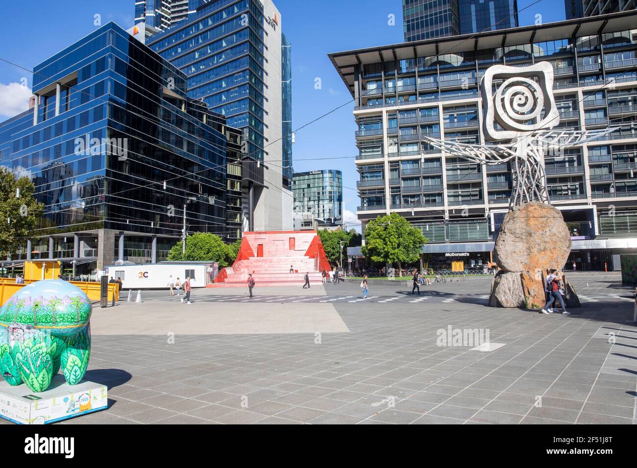 Melbourne City Centre und Bürogebäude an der Southbank, Victoria, Australien sonnig Herbsttag Stockfoto