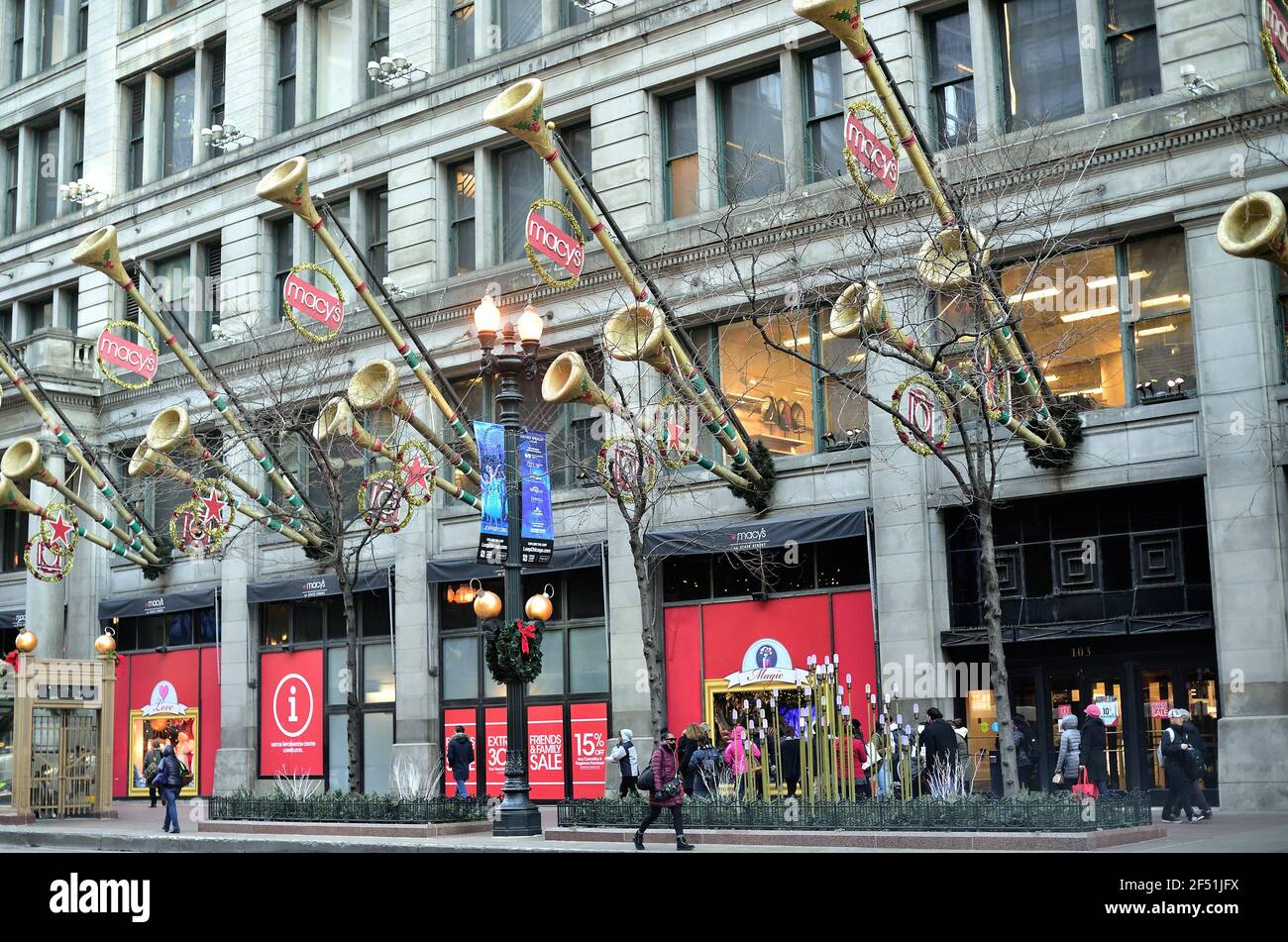 Chicago, Illinois, USA. Macy's auf der State Street in Chicago ist zu Weihnachten dekoriert. Stockfoto