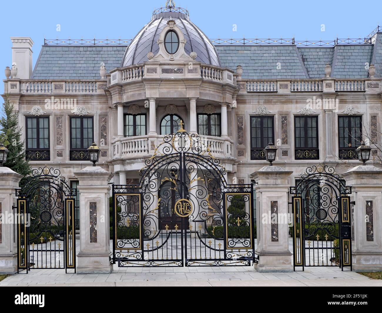 Toronto, Kanada - 23. März 2021: Ein Herrenhaus im Stil eines französischen Barockschlosses, bekannt für seine Verwendung in der Fernsehserie Schitt's Stockfoto