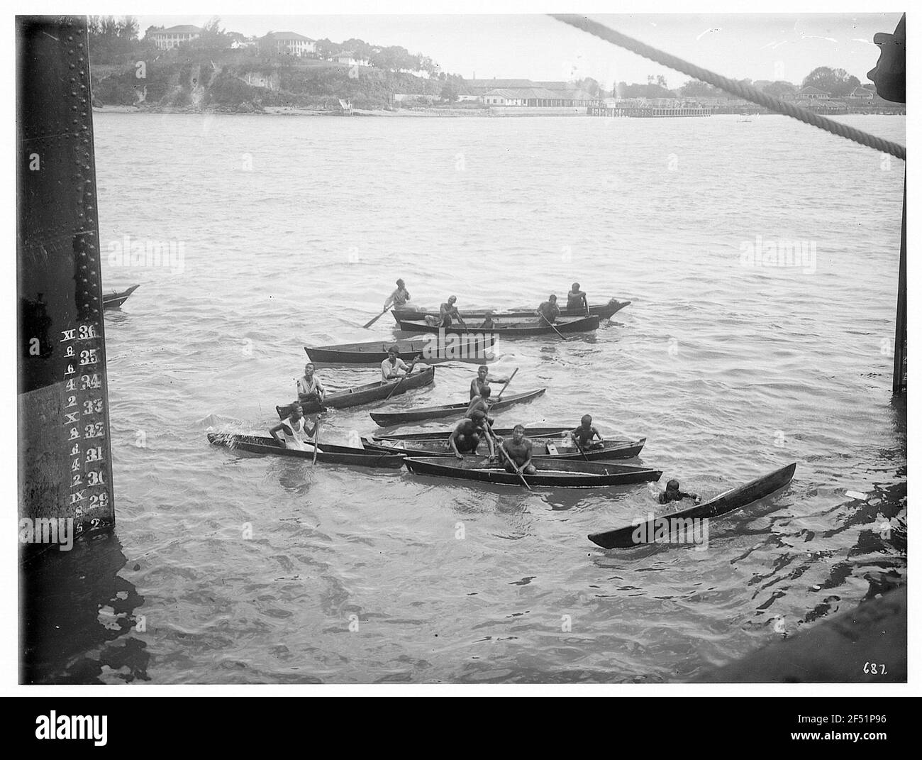 Einheimische in Ruderbooten auf der Seite des Cleveland Vor Singapur Stockfoto