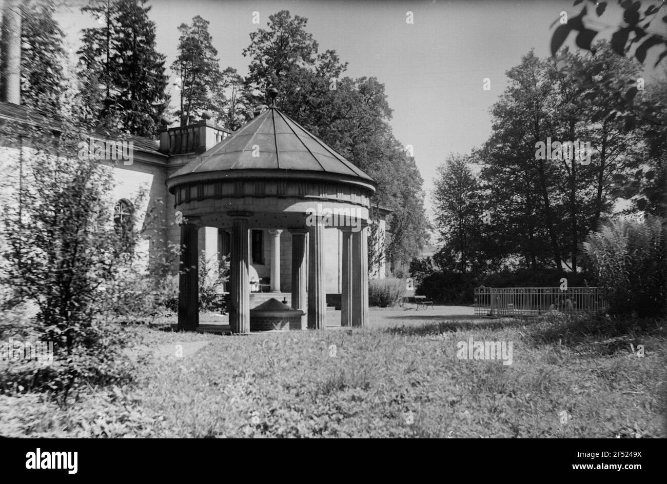 Deutschland. Alexanderbad im Fichtelgebirge. Kurpark, Badehaus und Trinkbrunnen Stockfoto