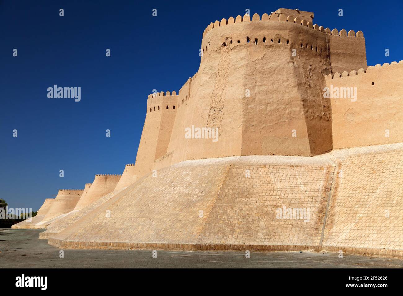 Mauer von Itchan Kala (Ichon Qala) - Chiwa (Chiva, Heva, Xiva, Chiwa, Khiveh) - Provinz Xorazm - Usbekistan - Stadt an der Seidenstraße Stockfoto