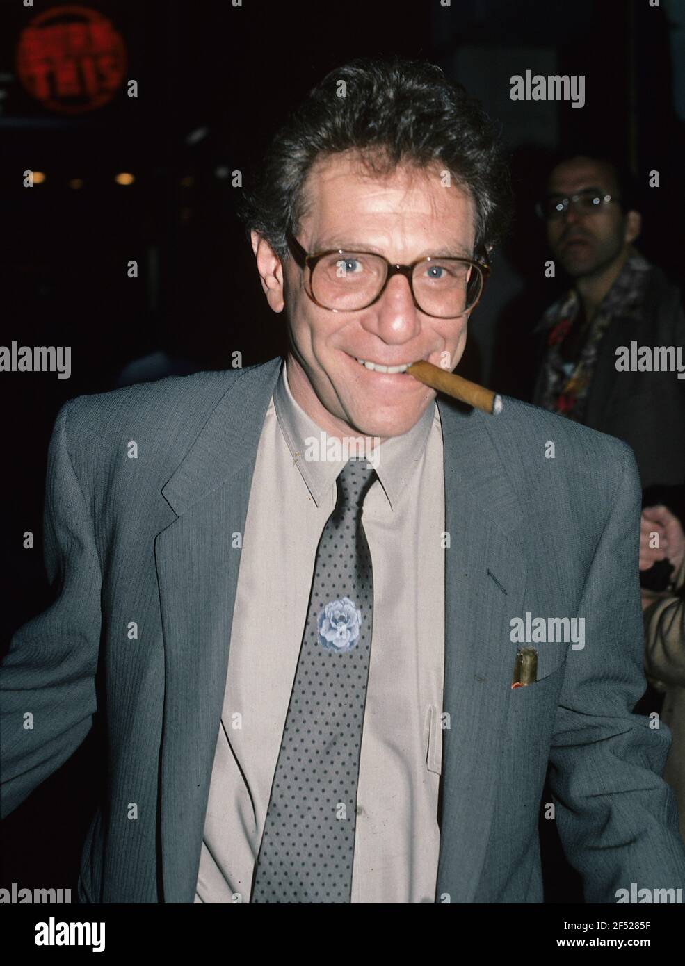 **DATEI FOTO** George Segal ist am 87 gestorben. George Segal in New York City im Jahr 1988. Quelle: Walter McBride/MediaPunch Stockfoto