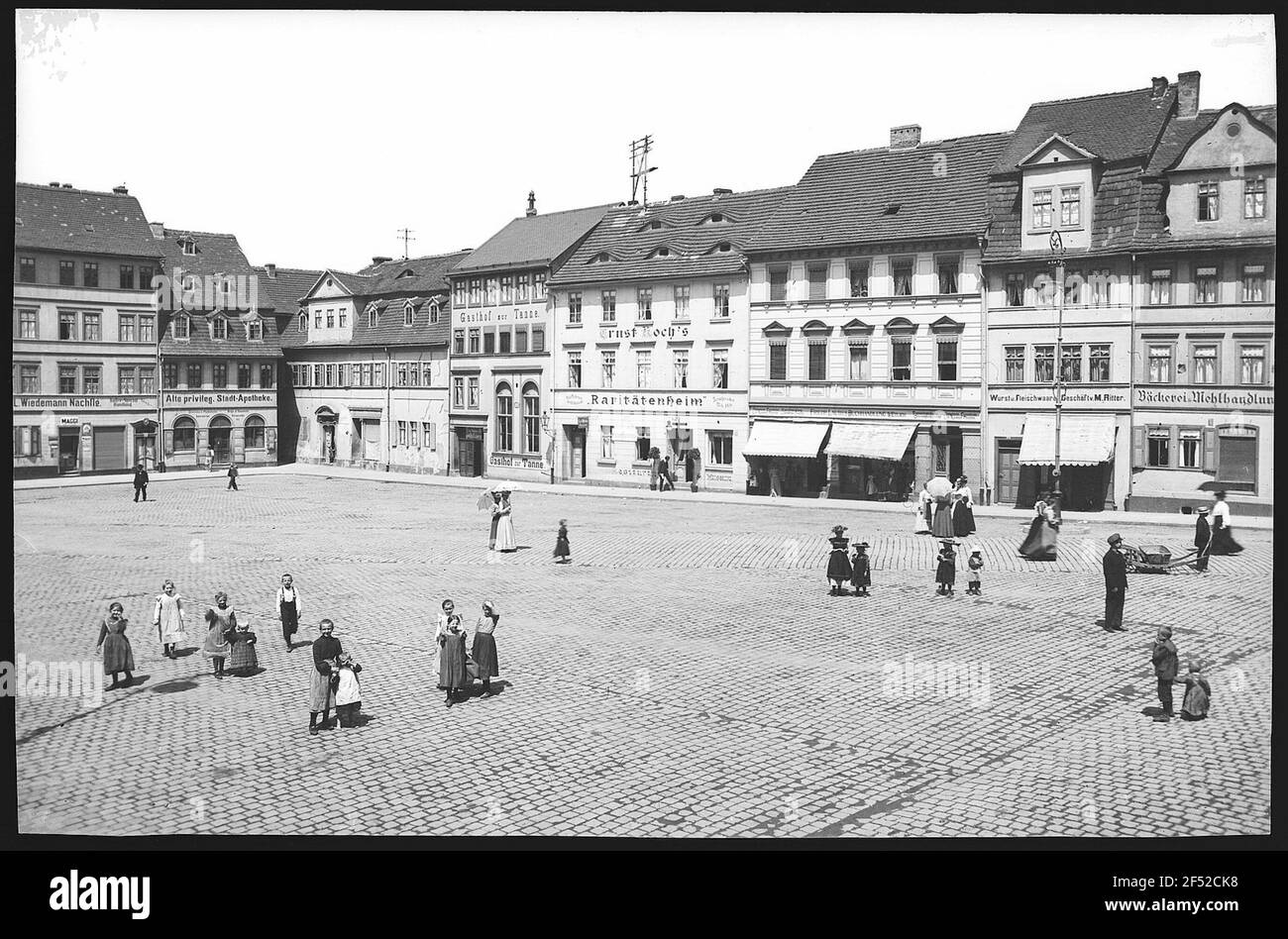 Apolda. Marktapotheke, Gasthof zur FIR und Seltenheitshaus Stockfoto