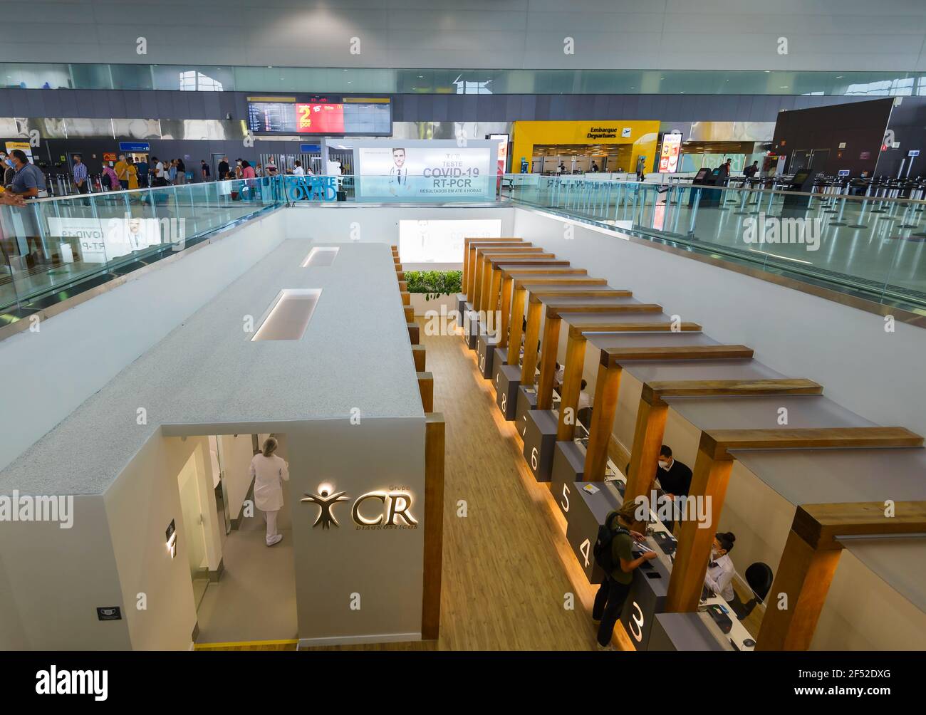 Coronavirus-Testanlage im Flughafen Sao Paulo Terminal 3. PCR-Express-Prüfung für internationale Reisen in Guarulhos Flughafen. Reisen Sie während der COVID-19. Stockfoto