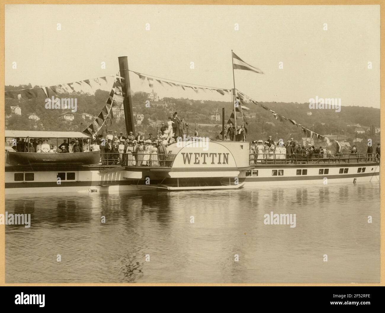 Persönliche Spritzer 'Wettin' an der Elbe in Fahrt stromaufwärts Stockfoto