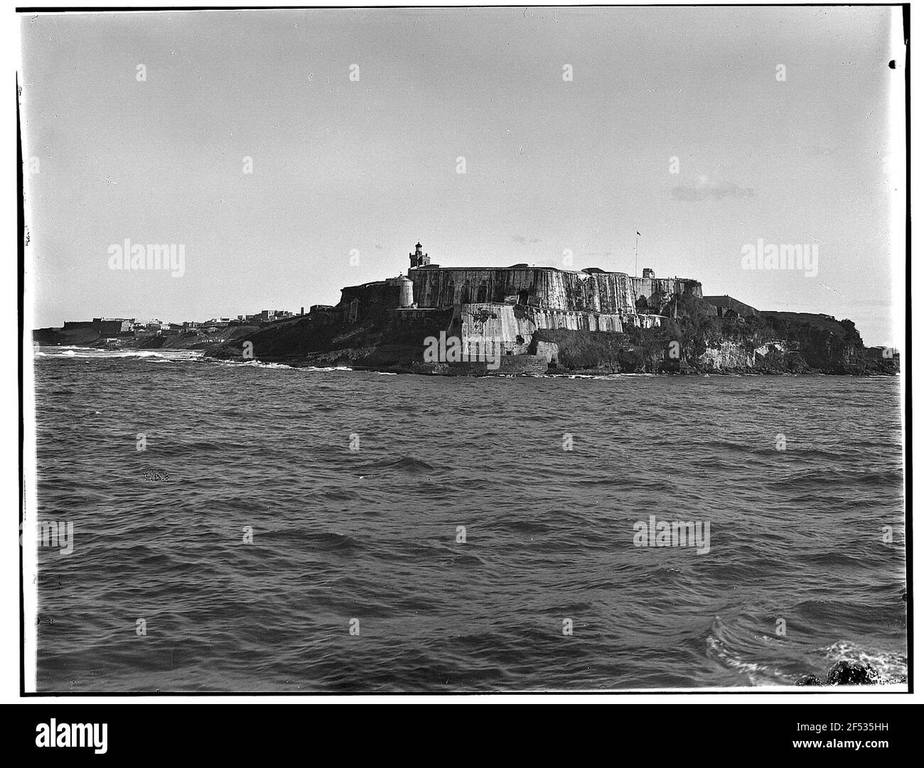 San Juan (Puerto Rico). Festung am Hafeneingang. Blick vom Meer Stockfoto