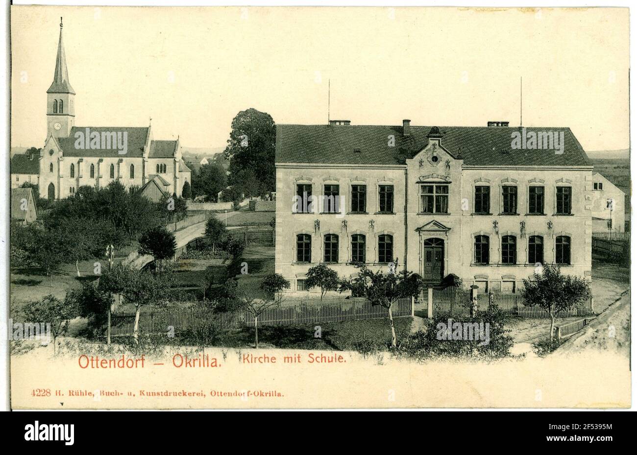 Kirche Und Schule Ottendorf Okrilla Kirche Und Schule Stockfotografie kirche-und-schule-ottendorf-okrilla-kirche-und-schule-stockfotografie