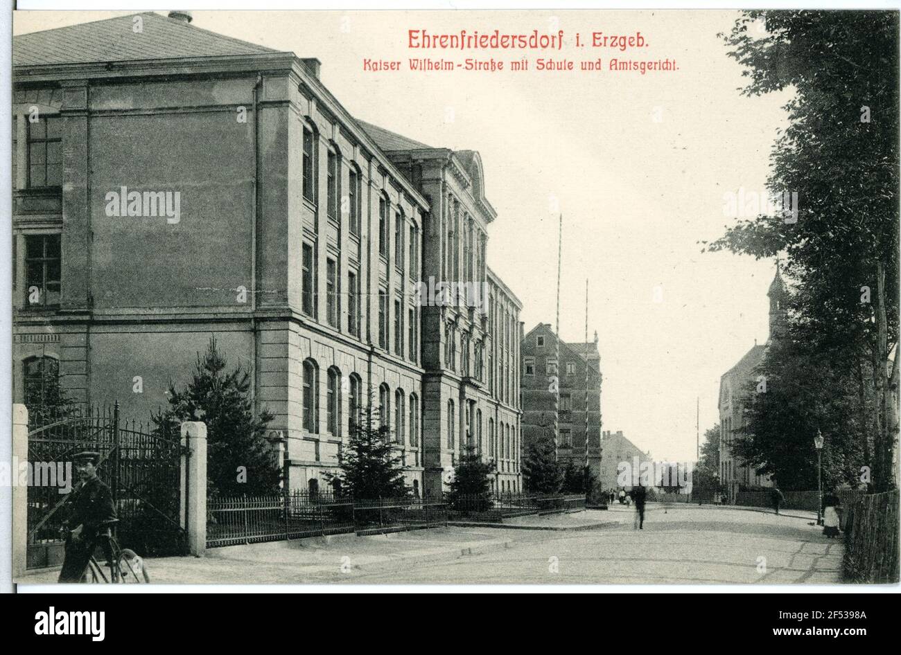 Kaiser-Wilhelm-Straße mit Schule und Amtsgericht Ehre Friedersdorf. Kaiser Wilhelm Straße M. Schule und Amtsgericht Stockfoto