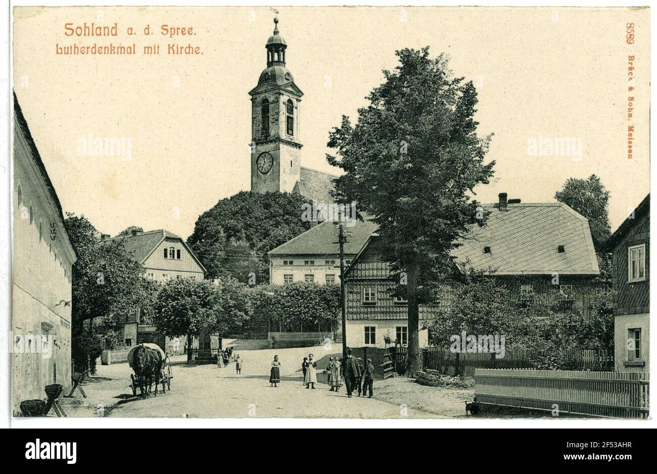 Lutherenkmal und Kirche Sohland. Lutherenkmal und Kirche Stockfoto