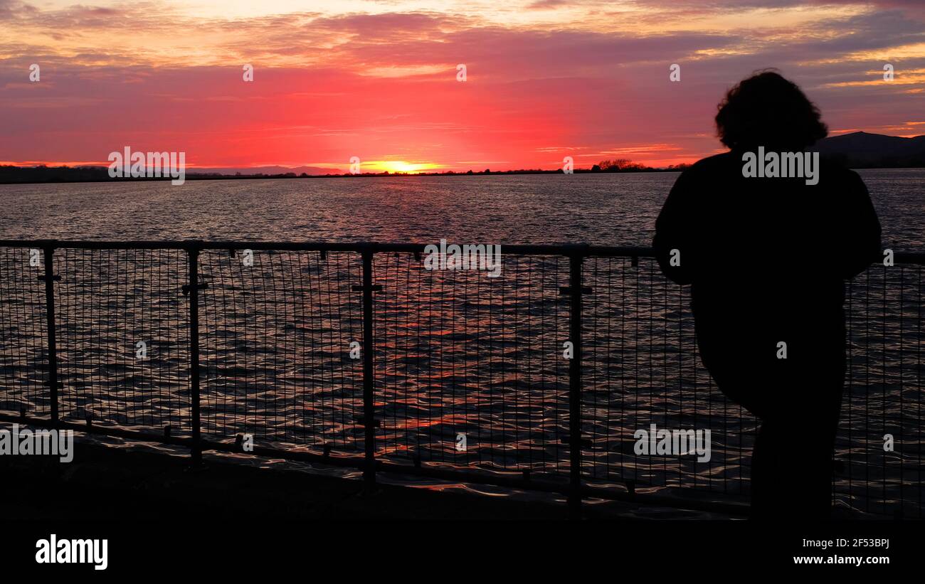 März 2021 - Sonnenuntergang über Cheddar Reservoir Stockfoto