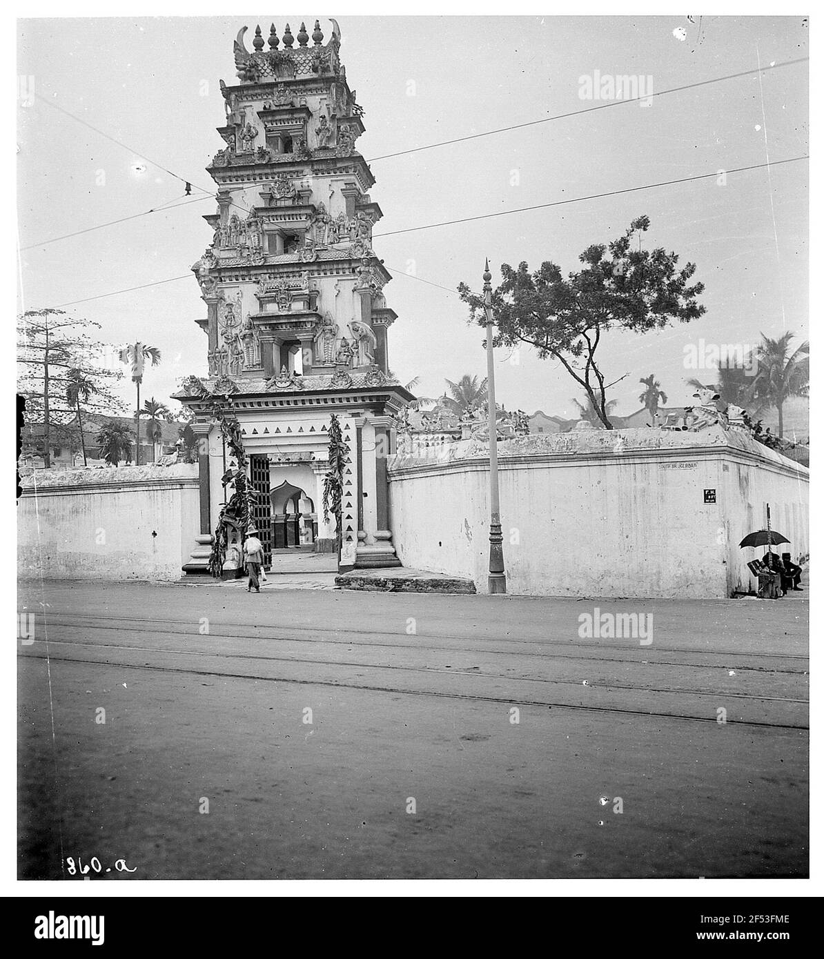 Eingang einer hinduistischen Tempelanlage in Singapur Stockfoto Eingang einer hinduistischen Tempelanlage in Singapur Stockfoto
