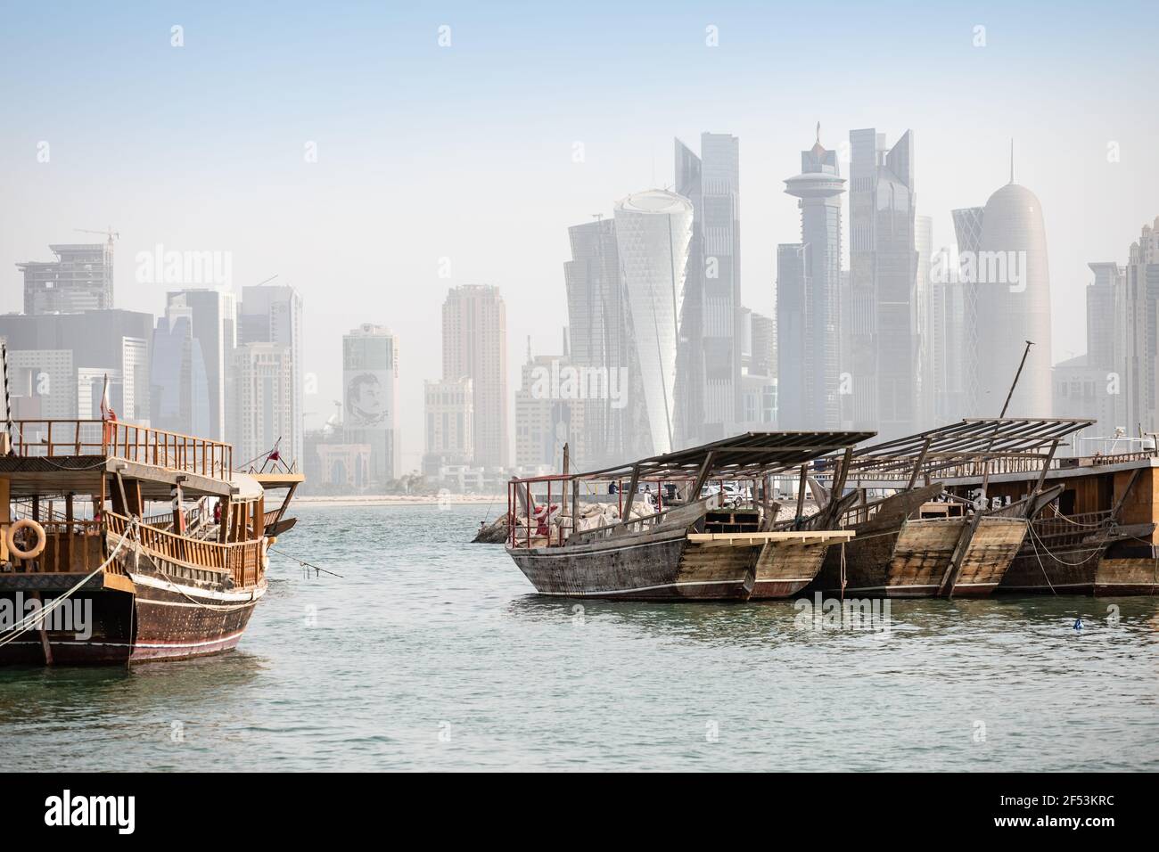Corniche und Downtown Skyline, Doha, Katar Stockfoto