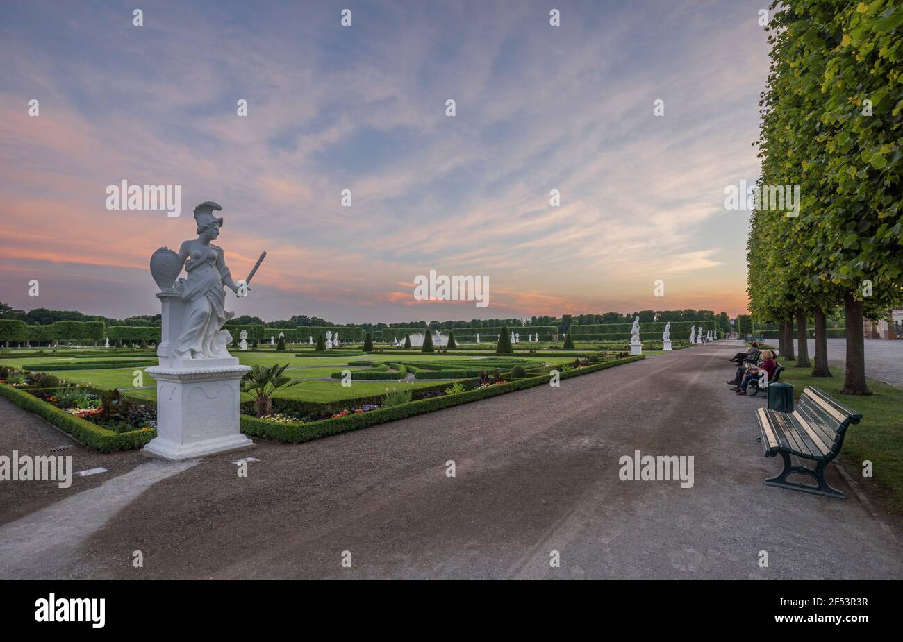 Geographie / Reisen, Deutschland, Niedersachsen, Hannover, Statue 'Europa' im Herrenhauser Garten am Abend, Grundstückenfreigestellt Stockfoto