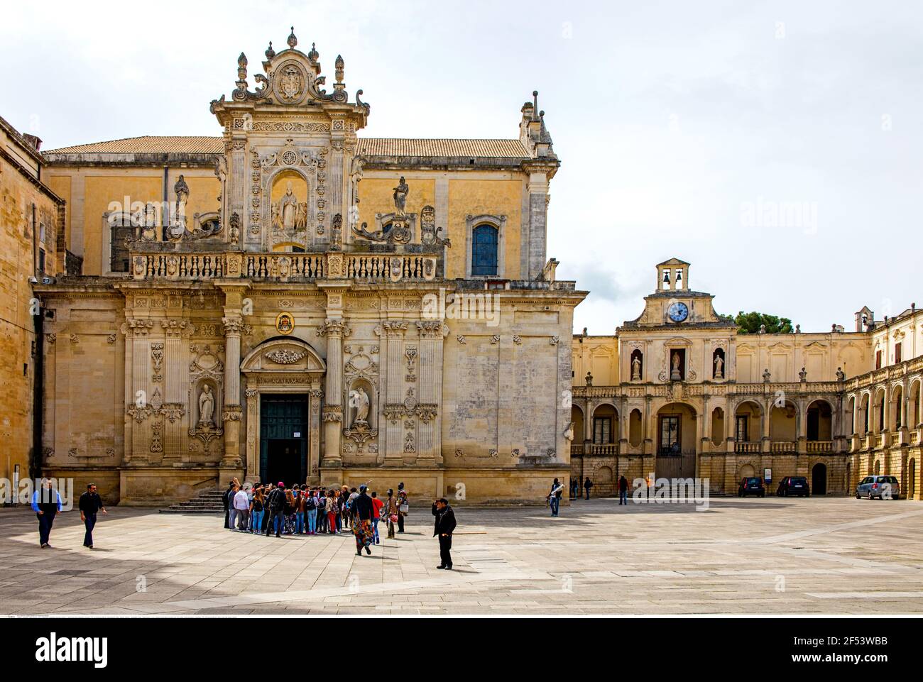 Geographie / Reisen, Piazza Duomo, Lecce, Kathedrale Santa Maria Assunta, erbaut 12th Jahrhundert, Bischofsamt, zusätzliche-Rights-Clearance-Info-not-available Stockfoto