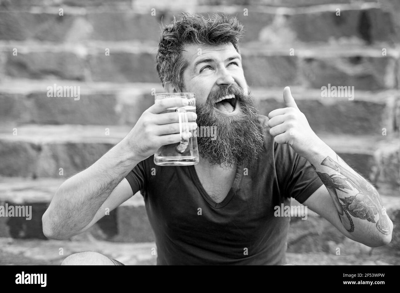 Bier Daumen Hoch Stockfotos Und Bilder Kaufen Alamy