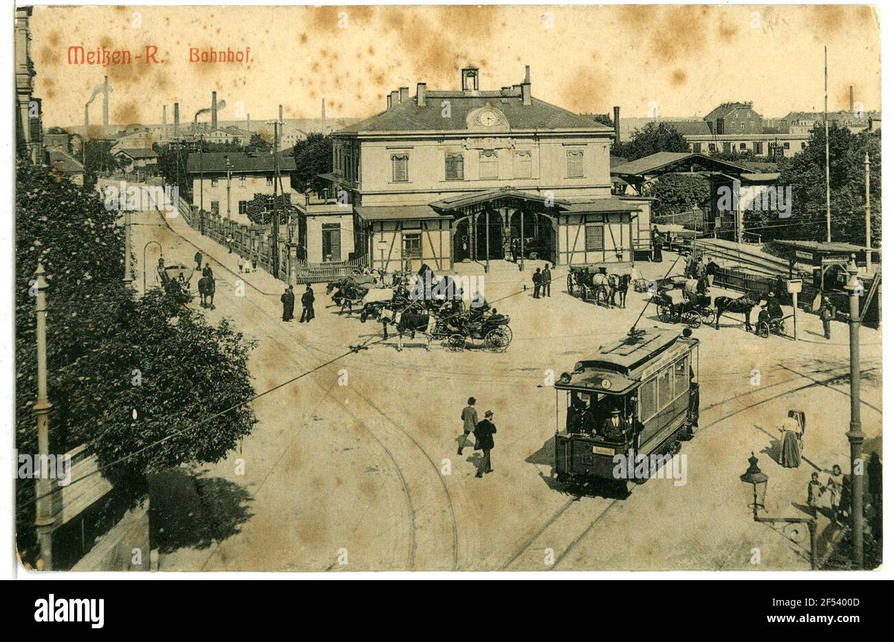 Bahnhof, Straßenbahn und Chips Meißen. Bahnhof, Straßenbahn und Chips Stockfoto