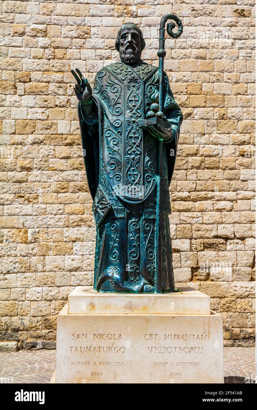 Geographie / Reisen, Statue des Heiligen Nikolaus, Basilika San Nicola, Bari, Italien, Apulien, Additional-Rights-Clearance-Info-Not-Available Stockfoto