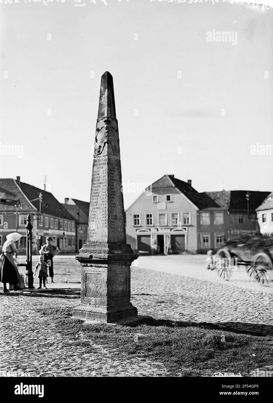 Wittichenau, Markt. Distanzsäule (1732) Distanzsäule Stockfoto