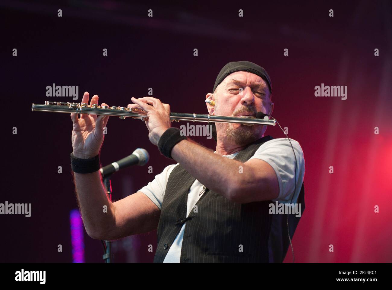 Sänger/Songwriter und Multi-Instrumentalist, Ian Anderson ehemaliger Leiter der Rockband Jethro Tull beim Wychwood Festival, Großbritannien, 5. Juni 2011 Stockfoto