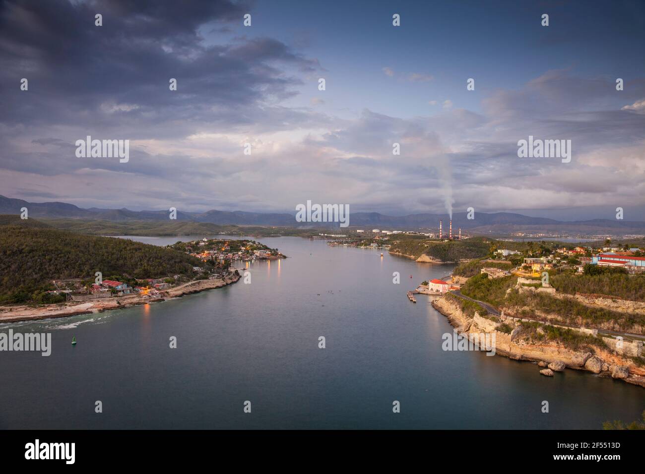 Kuba, Provinz Santiago de Cuba, Santiago de Cuba, Blick vom Castillo de San Pedro de la Roca (Castillo del Morro) Stockfoto