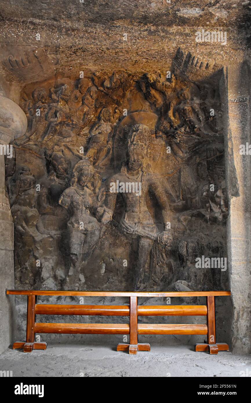 God Shiva – Parvati Ehe Skulptur, Elephanta Höhlen, Dieses Panel nimmt die südwestliche Ecke der Haupthalle der Höhle 1, auf Elephanta Insel OR Stockfoto