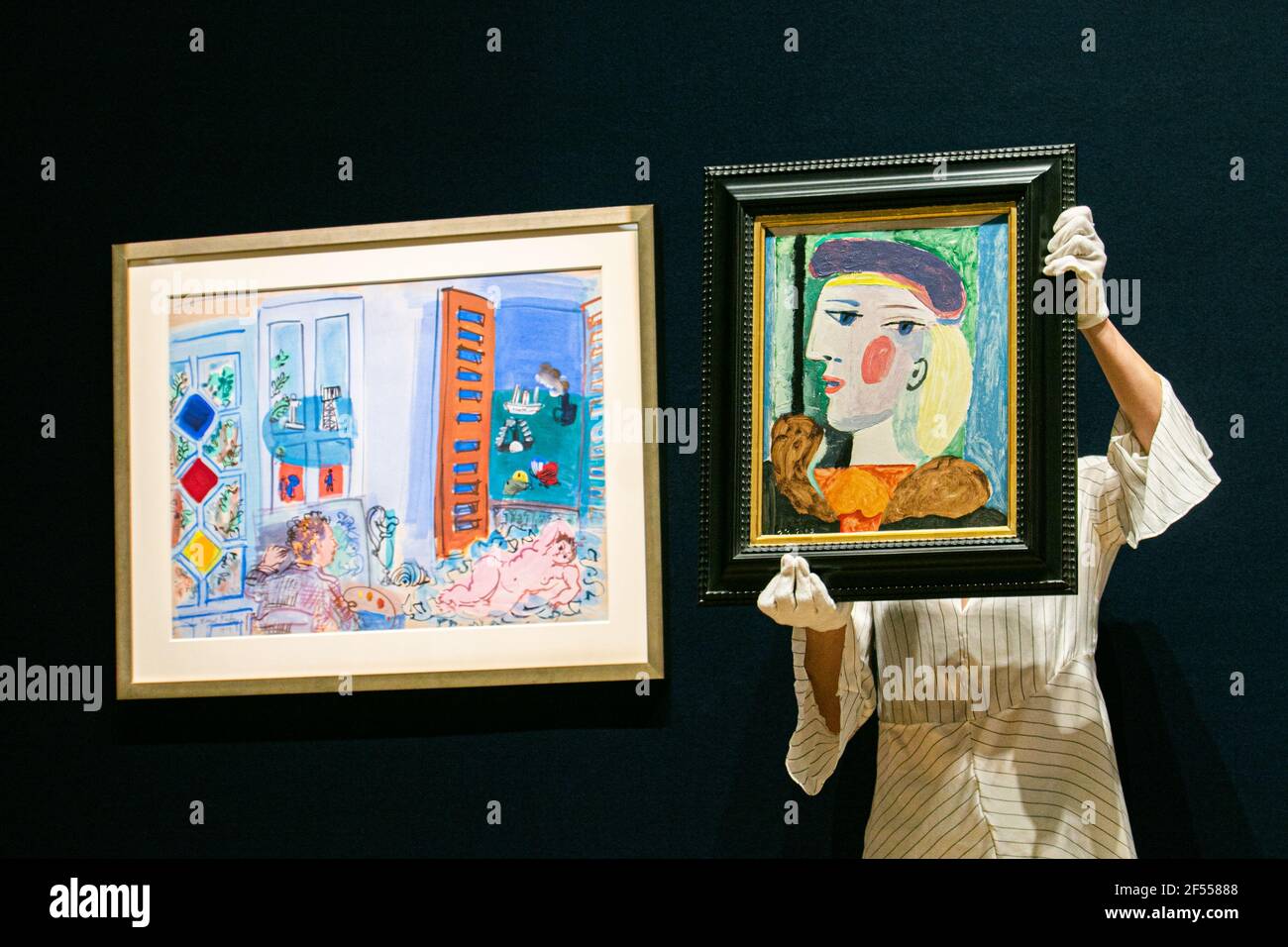 NEW BOND STREET LONDON, GROSSBRITANNIEN 24. MÄRZ 2021. BONHAMS FOTOCALL: GROSSES PICASSO-PORTRÄT SEIT 40 JAHREN NICHT MEHR GESEHEN.Femme au Béret Mauve, 1937 von Pablo Picasso. Schätzung: $10.000.000-15.000.000 mit Raoul Dufy (1877-1953) L'Atelier de l'artiste au Havre, Gouache und Aquarell . Schätzung: £120.000-180.000. Das Picasso-Porträt, das fast 40 Jahre lang nicht gesehen wurde, wird in Städten auf der ganzen Welt gezeigt, bevor es am Donnerstag, dem 13. Mai, im Bonhams Impressionist and Modern Art Sale in New York zum Verkauf angeboten wird. Credit amer ghazzal/Alamy Live News Stockfoto