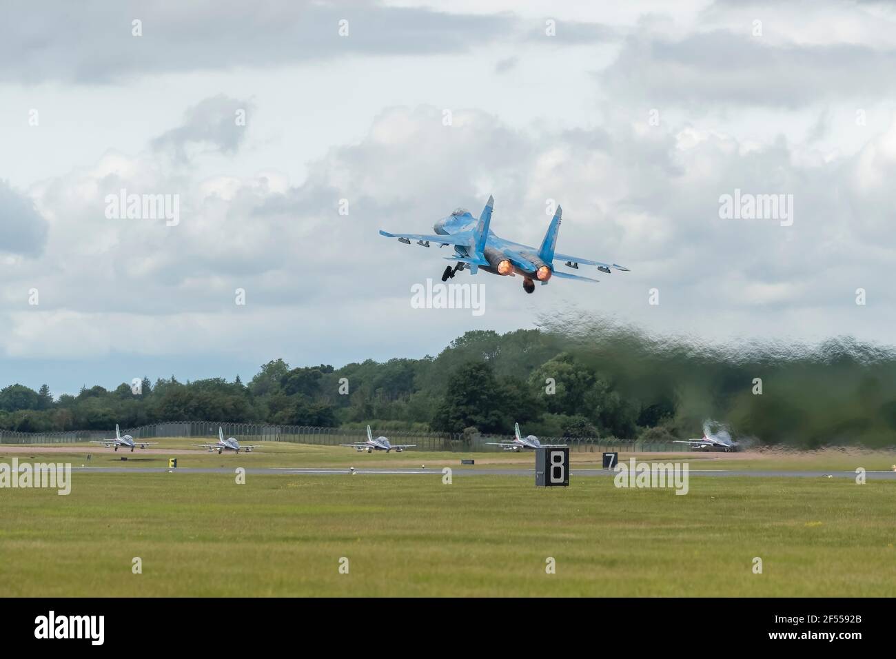 Ukraine Air Force Sukhoi SU-27p Flanker Flugzeug abheben Stockfoto
