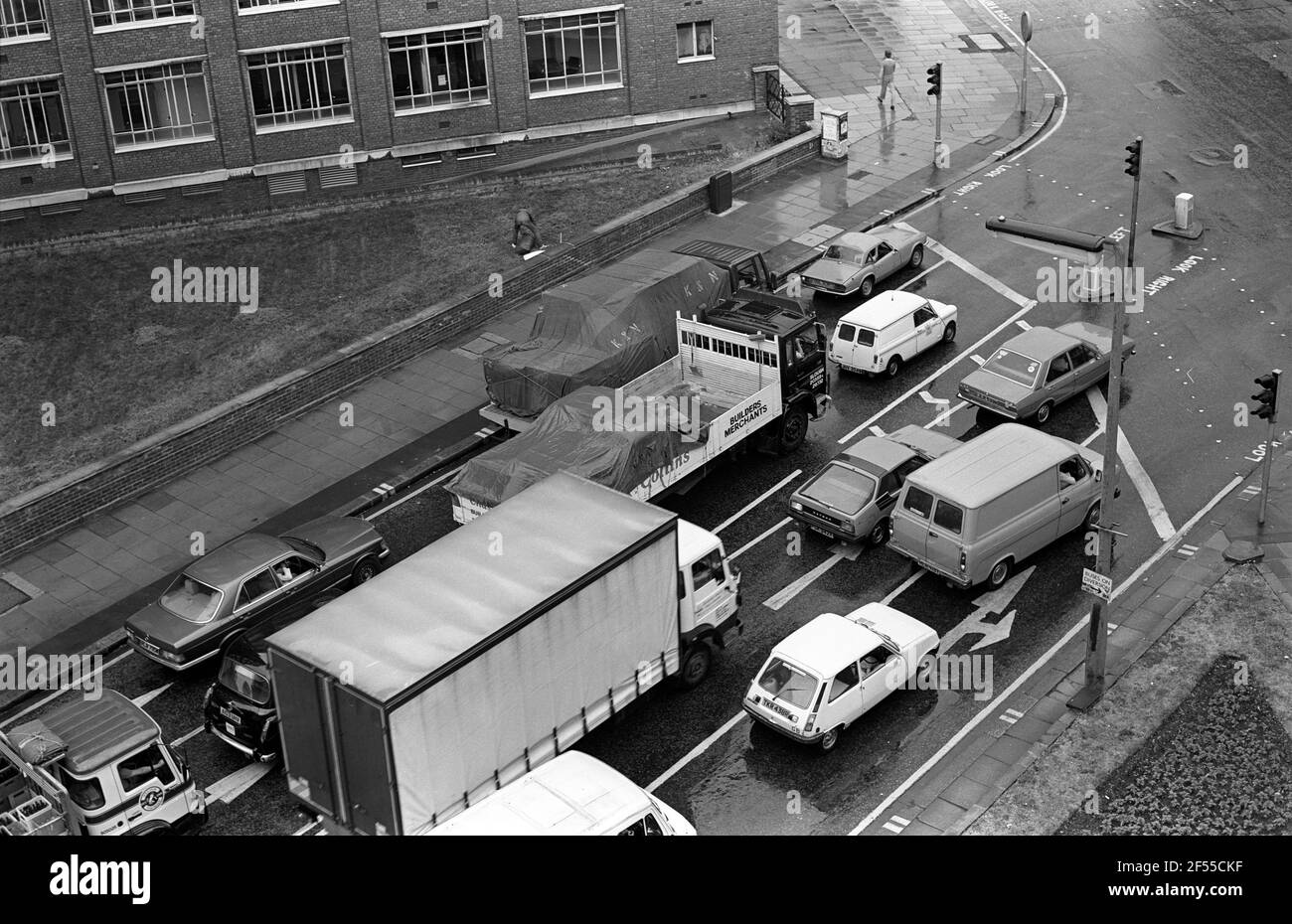 1980-1989, Straße, Fotografie, Architektur, Archiv, Britische Kultur, Gebäude Exterieur, Geschäft, Kaufen, Hauptstädte, Auto, Stadt, Stadtstraße, Stadtbild, Tag, Kaufhaus, England, Englische Kultur, Europa, Horizontal, Kensington Und Chelsea, Mittlere Gruppe Von Menschen, Menschen, Straße, Einkaufen, Himmel, Geschäft, Taxi, Verkehr, Transport, Reisen, Großbritannien, Besuch, Stockfoto