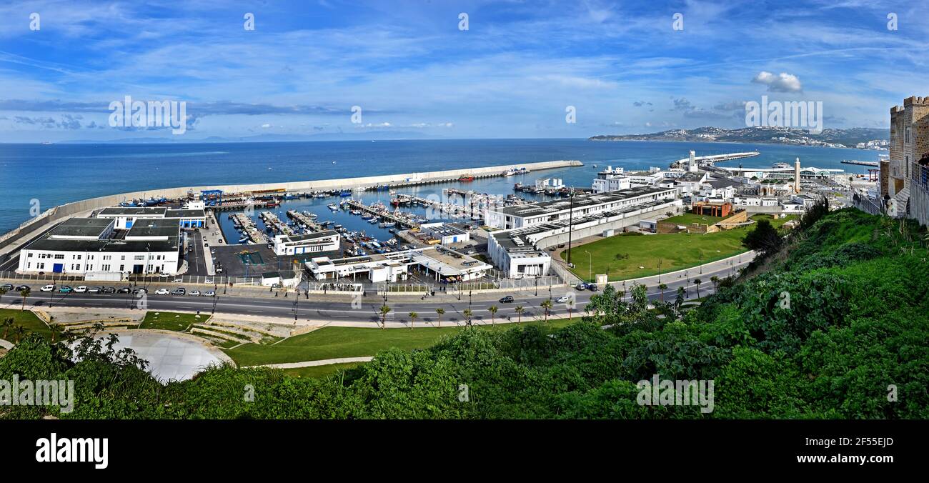 Marokko, Marokko, Tanger, Hafen, von Medina Bab Panoramablick auf den Hafen Atlantischer Ozean, Straße von Gibraltar Stockfoto