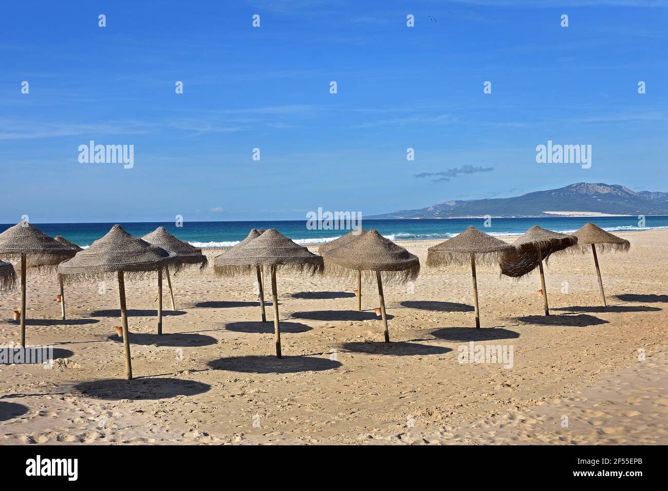 Sonnenschirm - Sonnenschirme Tarifa Provinz Cadiz Andalusien (Andalusien),  Spanien, Spanisch Stockfotografie - Alamy