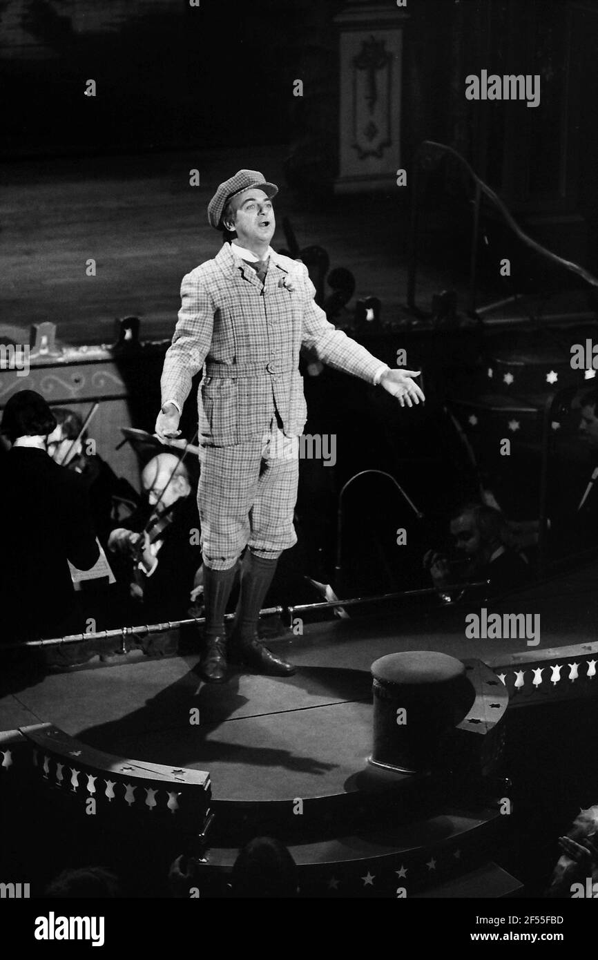 Roy Hudd und Schauspieler im City Varieties Theater In Leeds im Februar 1981 Stockfoto