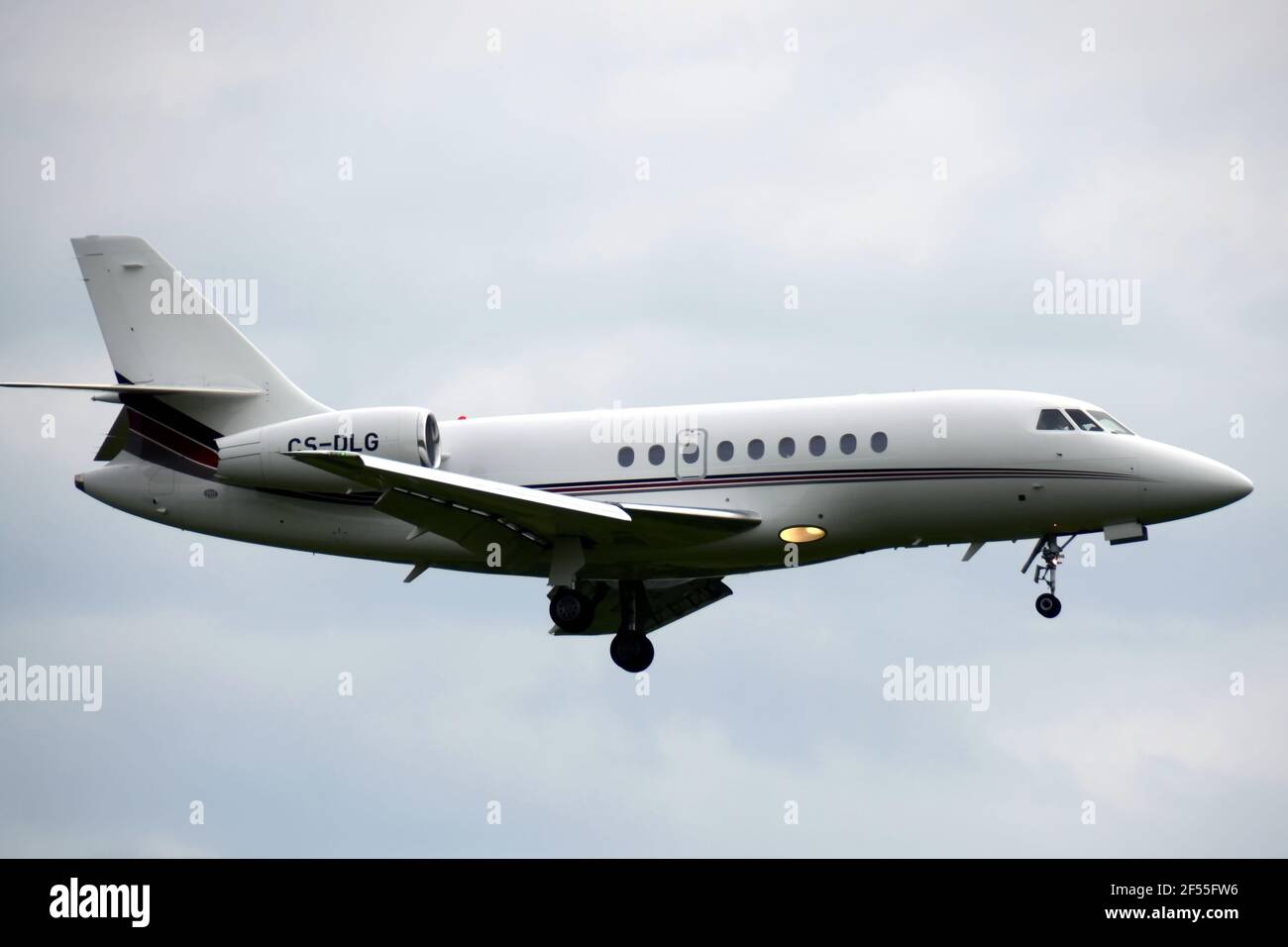 Generische Flugzeuge - CS-DLG, NetJets Europe, Dassault Falcon 2000EX Stockfoto
