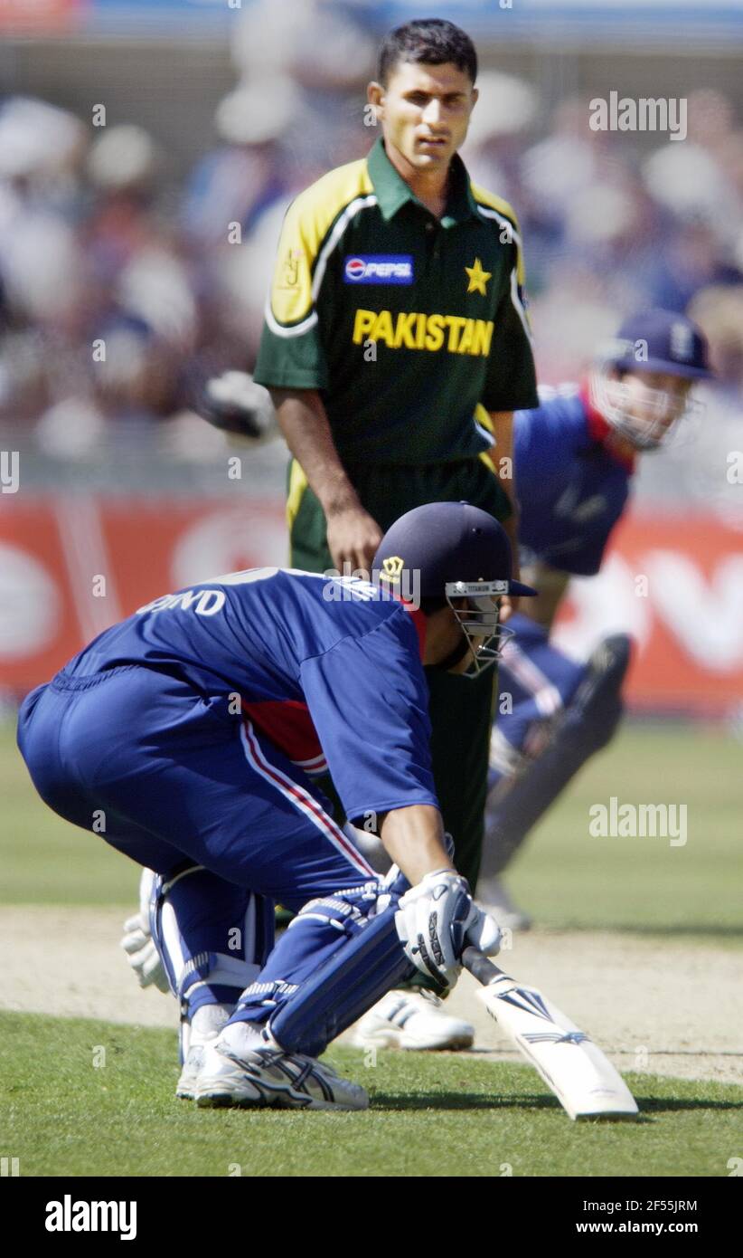 CRICKET EIN TAG INTERNATIONAL ENGLAND V PARKISTAN AM OVAL VAUGHAN UND SOLANKI LAUFEN AN MAHMOOD VORBEI 20/6/2006 BILD DAVID ASHDOWNCRICKET Stockfoto