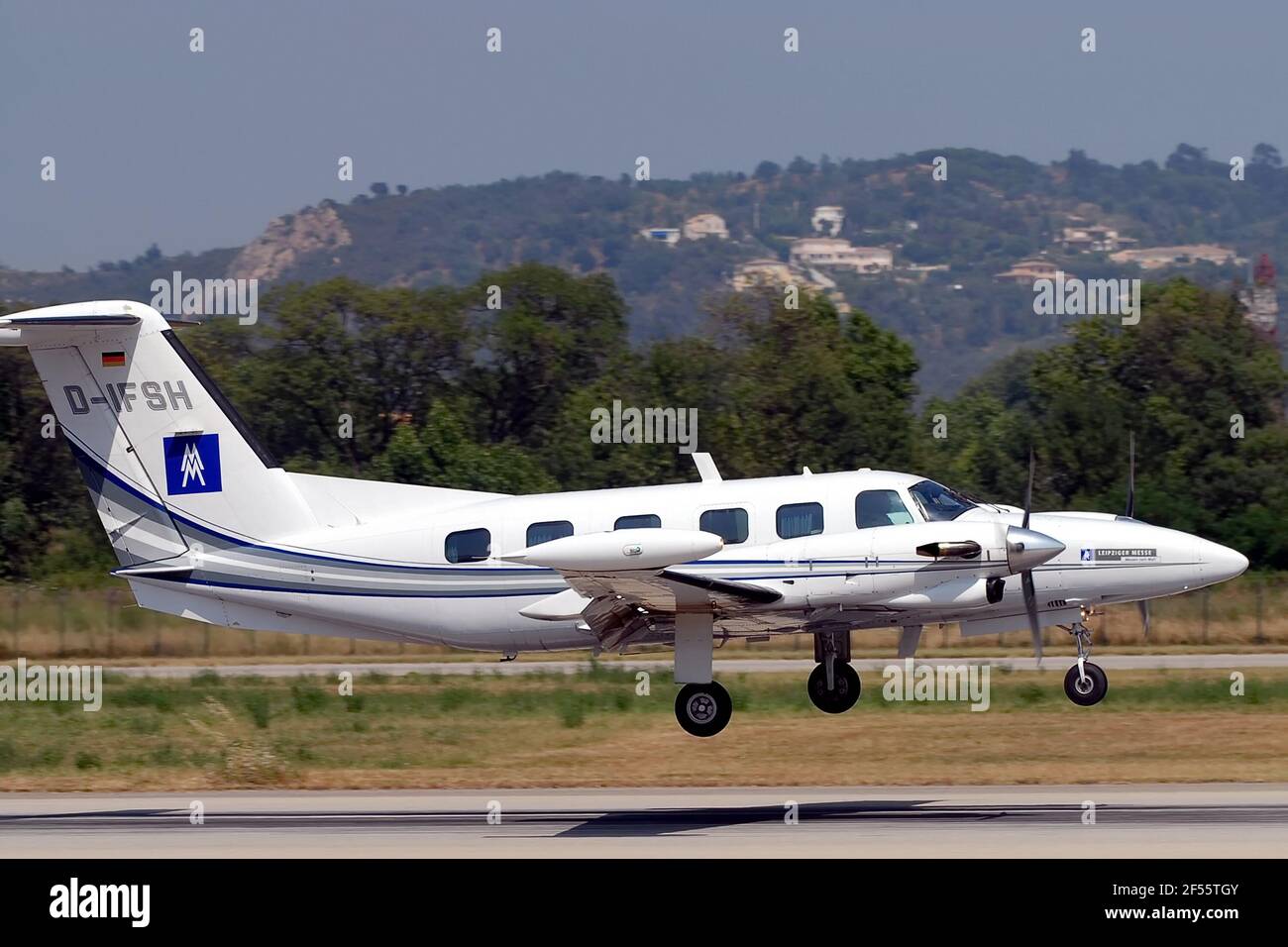 Generische Flugzeuge - D-IFSH, Leipziger Messe, Piper pa 42-720 Cheyenne IIIA Stockfoto