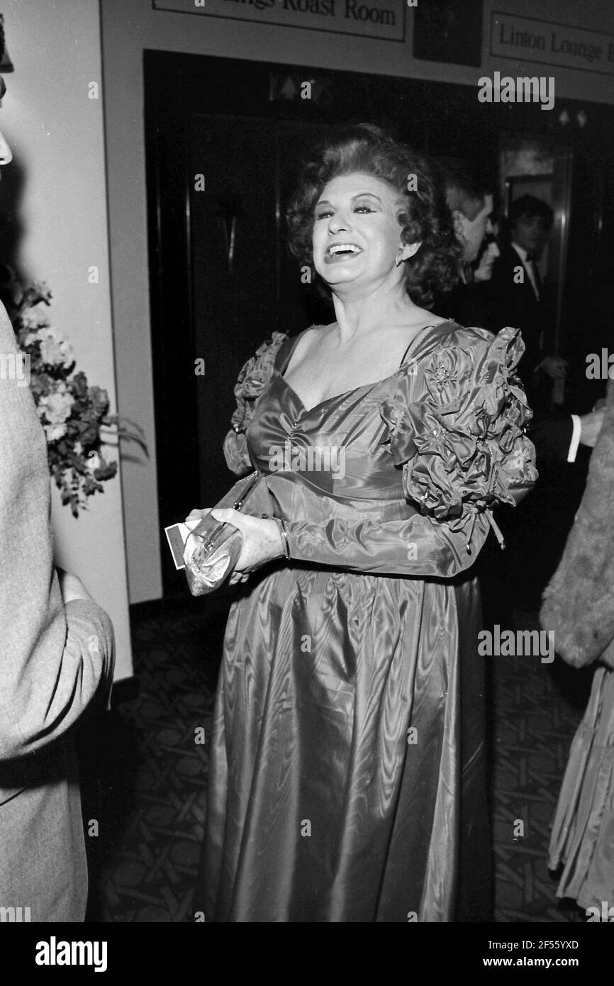 Pat Phoenix im Queens Hotel Leeds im März 1984 Stockfoto