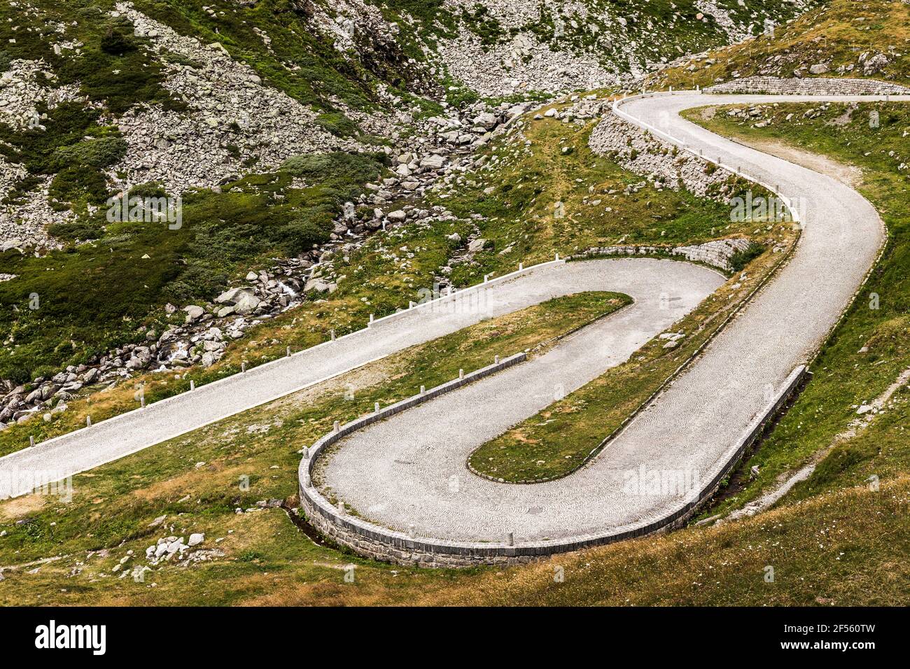 Kurvenreiche Straße von Tremola San Gottardo am Berg, Gotthard Pass, Tessin, Schweiz Stockfoto