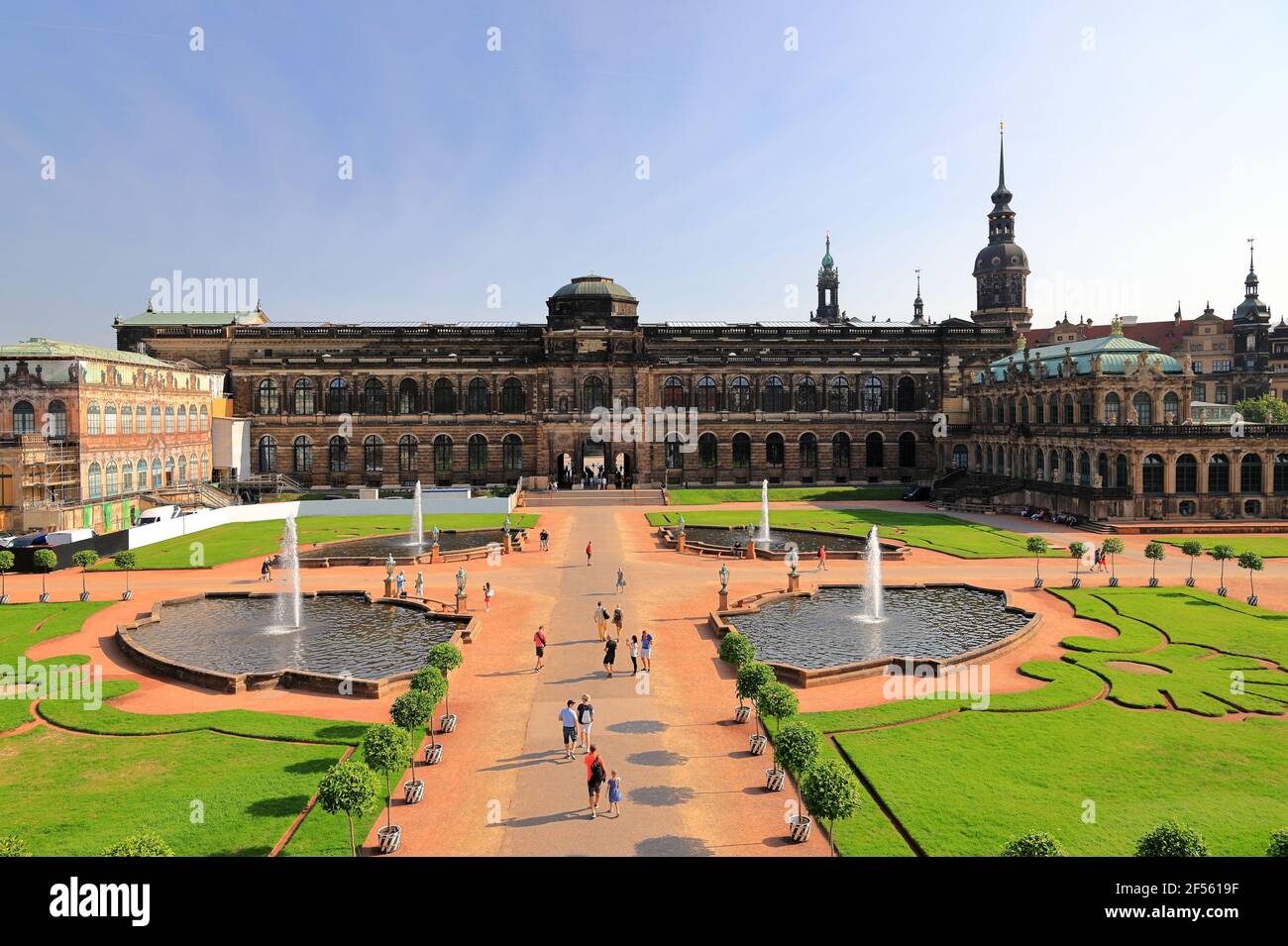 Dresden, Deutschland - 15. September 2020: Besuch des Zwinger Museums in Dresden an einem sonnigen Tag im September. Stockfoto