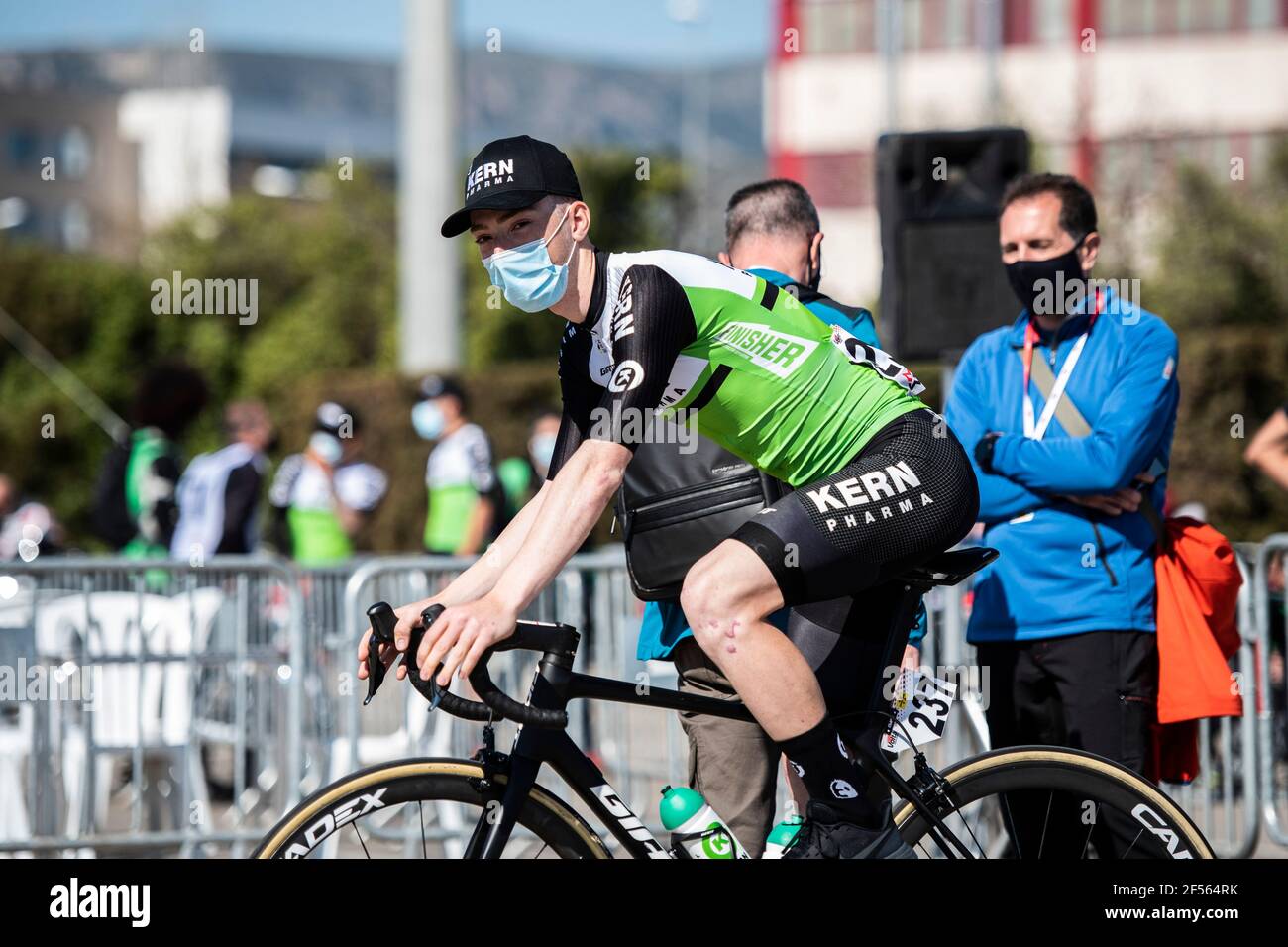 Castelldefels, Katalonien, Spanien. März 2021, 24th. Volta Catalunya Radtour Etappe 3 vom Canal Olimpic de Catalunya nach Vallter 2000; ROGER Adria vom Team Kern PHARMA Credit: Action Plus Sports/Alamy Live News Stockfoto