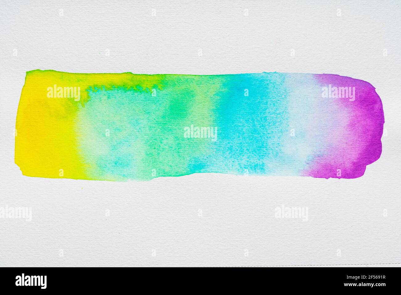 Regenbogen Aquarell Farbverlauf Pinselstrich auf weißem Papier Stockfoto