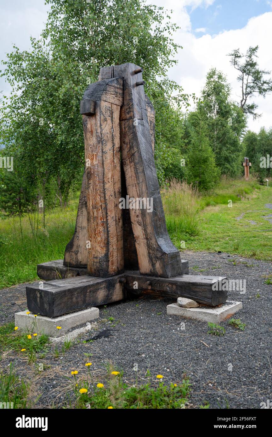 Station X des Kreuzweges: Jesus wird seine Kleider ausgezogen (manchmal auch die "Teilung der Gewänder" genannt). Kalvária na Peknú vyhliadku. Stockfoto