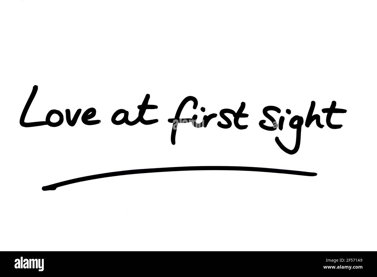 Liebe auf den ersten Blick, handgeschrieben auf weißem Hintergrund. Stockfoto