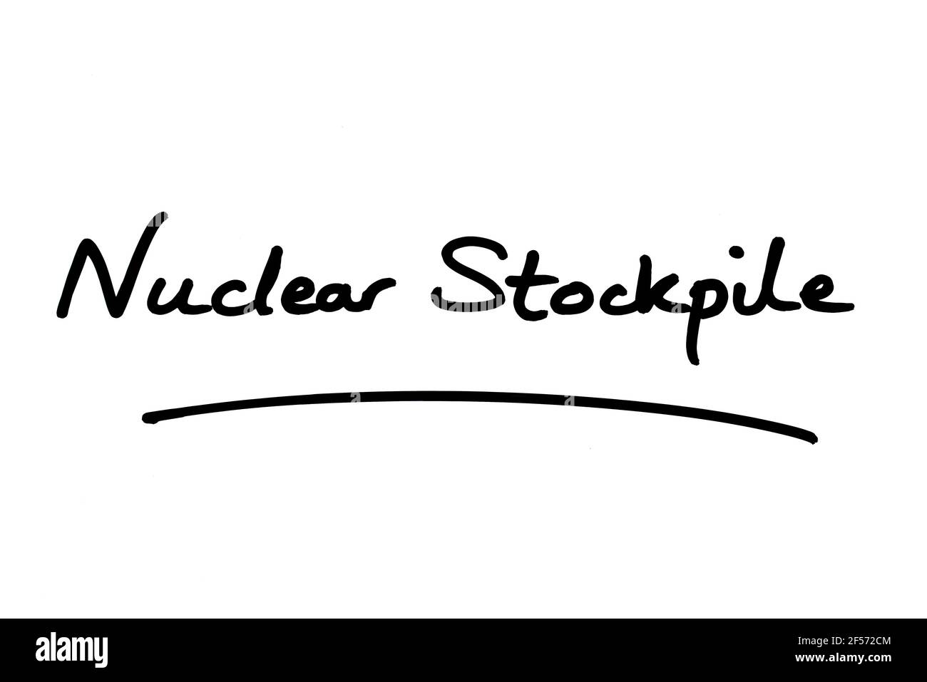 Atomlager, handgeschrieben auf weißem Hintergrund. Stockfoto