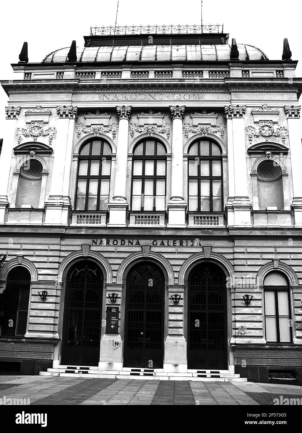 Das Gebäude der Nationalgalerie in Ljubljana mit einem Wunderschöne Fassade Stockfoto