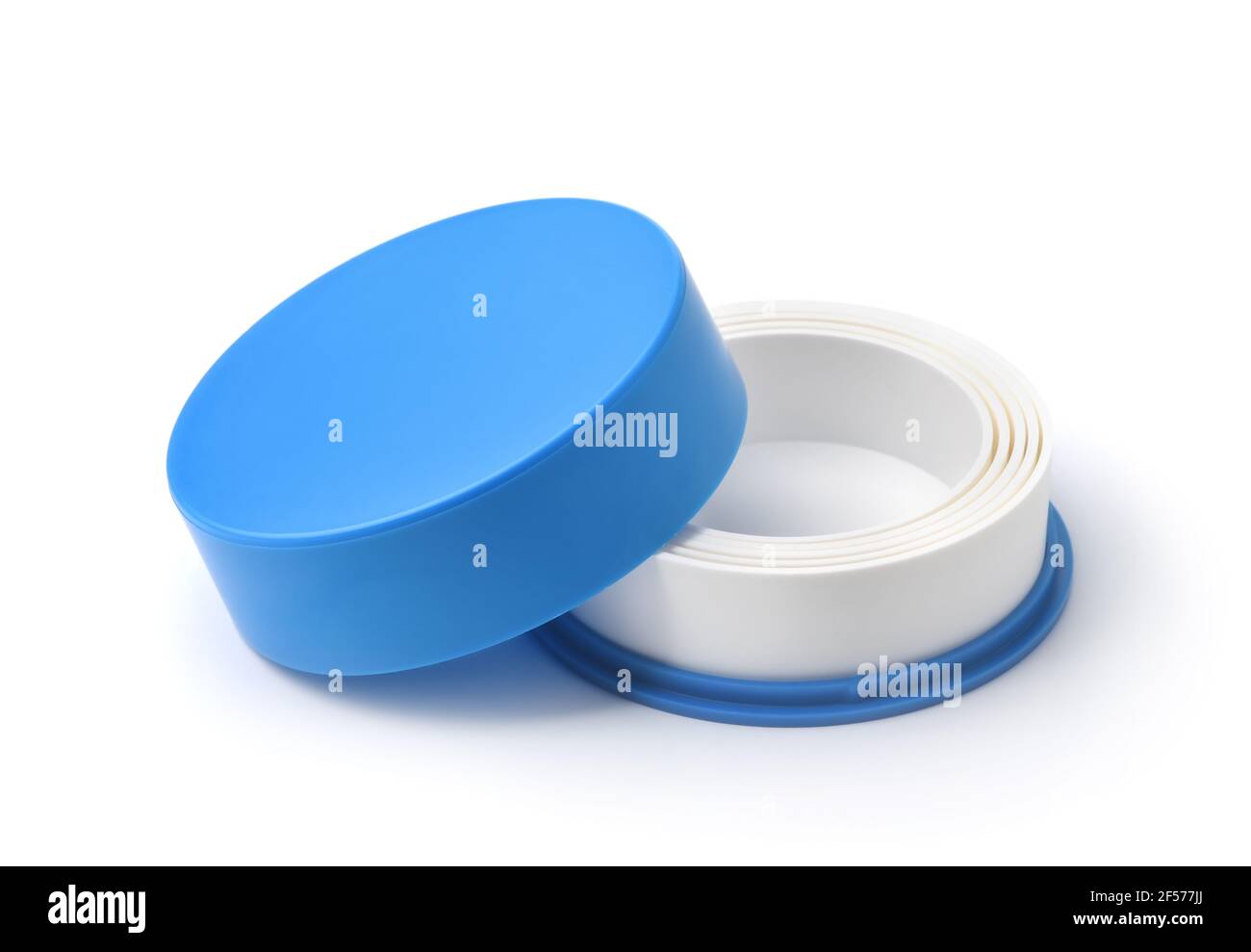 Blauer zusammenklappbarer wiederverwendbarer Kunststoffbecher isoliert auf Weiß Stockfoto