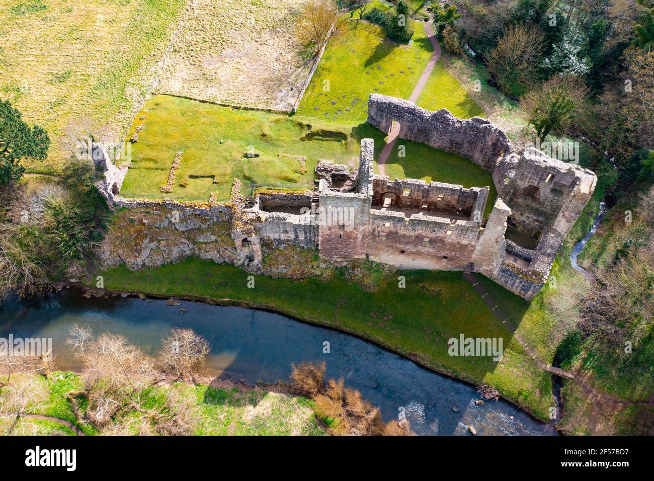 Luftaufnahme von Hailes Castle am Fluss Tyne in East Lothian, Schottland, UK Stockfoto